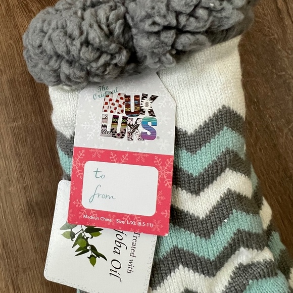 NWT Muk Luks Sherpa Fleece Jojoba Oil Cabin Slipper Socks Zig Zag Sz 8.5-11 - Picture 6 of 6